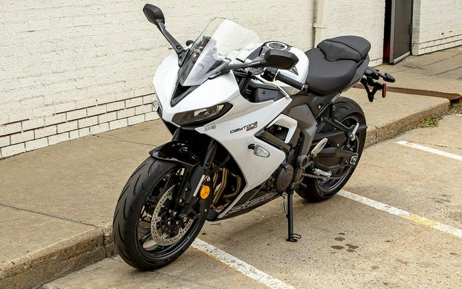 2025 Triumph Daytona 660 Snowdonia White/Sapphire Black