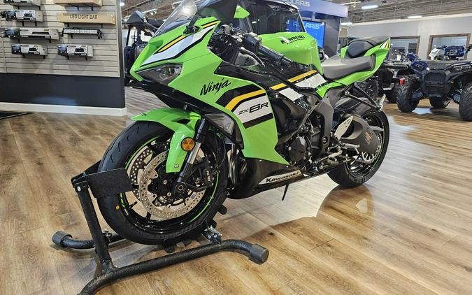 2025 Kawasaki NINJA ZX-6R KRT Edition Lime Green/Ebony/Pearl Blizzard White - 107617