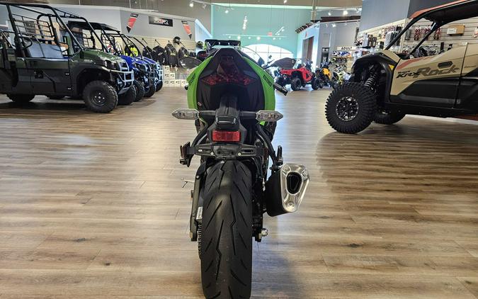 2025 Kawasaki NINJA ZX-6R KRT Edition Lime Green/Ebony/Pearl Blizzard White - 107617