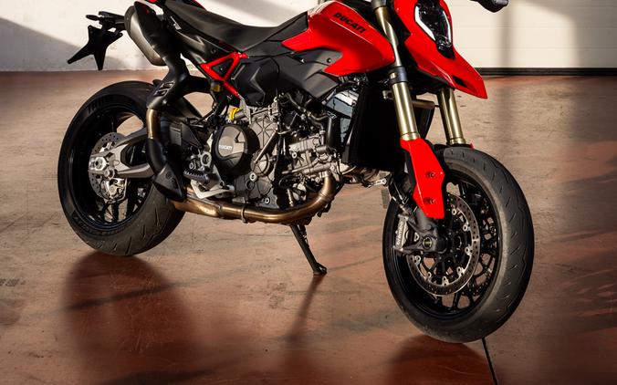 2026 Ducati Hypermotard V2