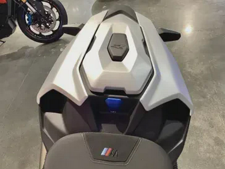 2026 BMW M 1000 R