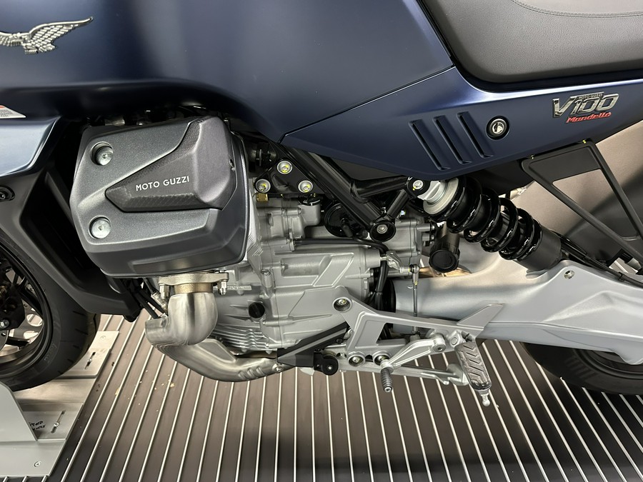 2025 Moto Guzzi V100 Mandello