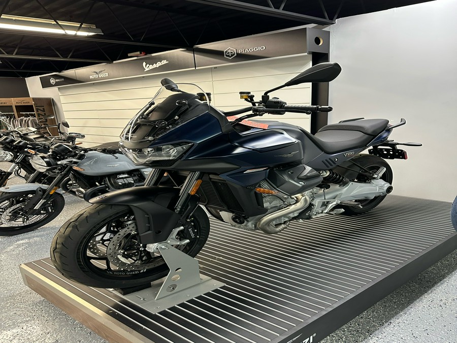 2025 Moto Guzzi V100 Mandello