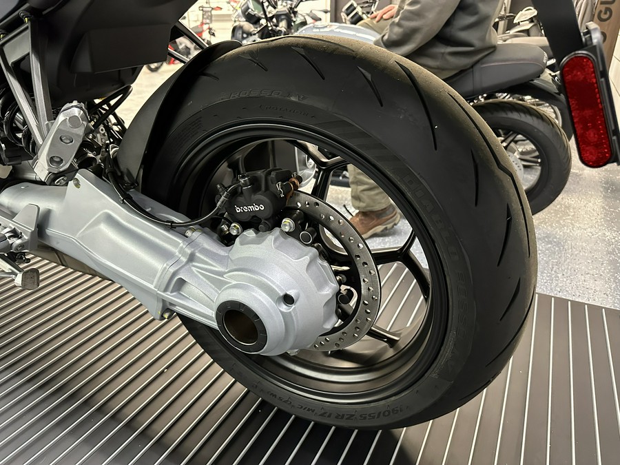 2025 Moto Guzzi V100 Mandello