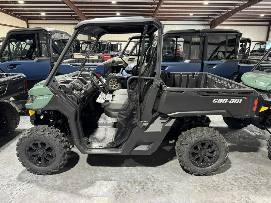 2025 Can-Am Defender DPS HD7
