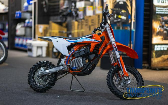 2023 KTM SX-E 3 First Look [Just In Time For Christmas]