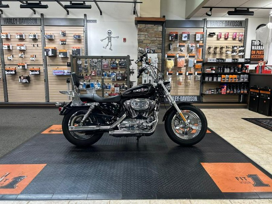 2013 Harley-Davidson® XL1200C - Sportster® 1200 Custom