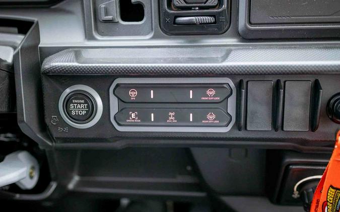 2026 Can-Am® Defender XT CAB HD11