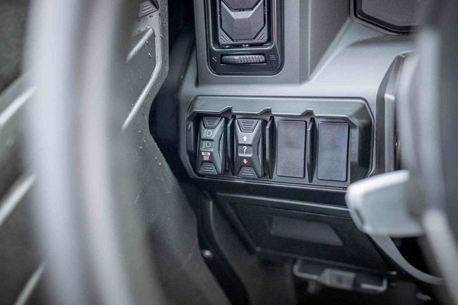 2026 Can-Am® Defender XT CAB HD11