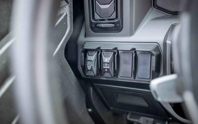 2026 Can-Am® Defender XT CAB HD11