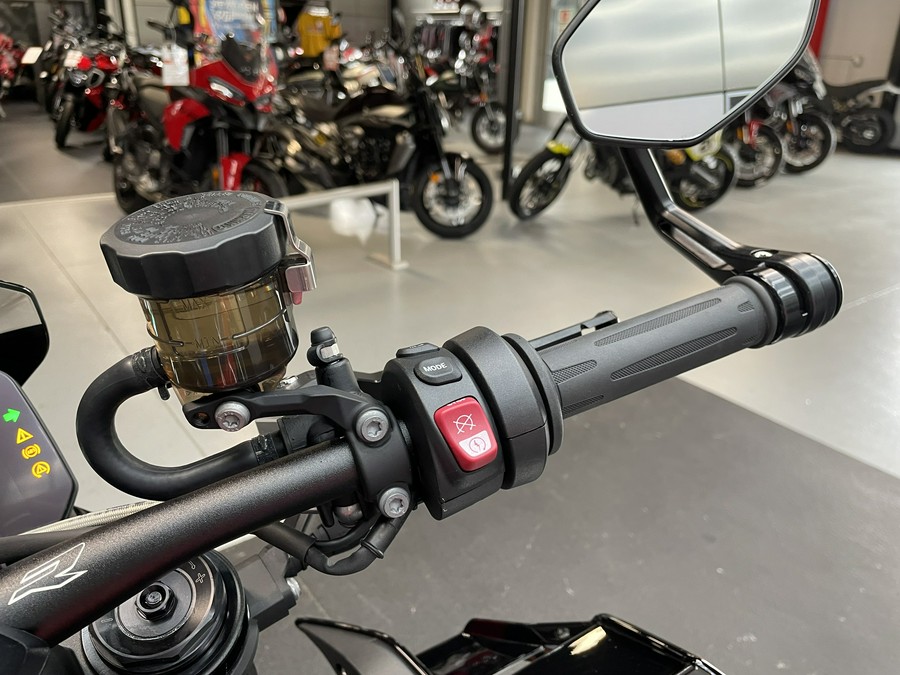 2023 BMW M 1000 R
