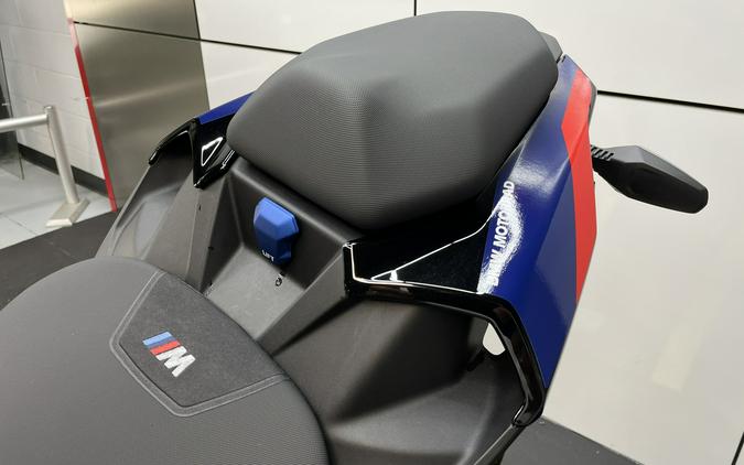 2023 BMW M 1000 R