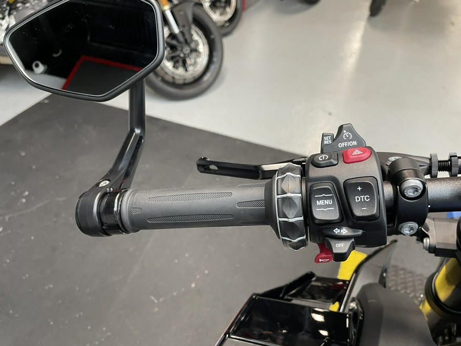 2023 BMW M 1000 R