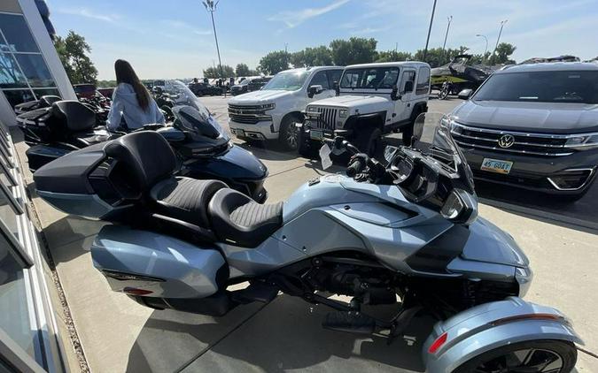 2022 Can-Am® Spyder F3 Limited Dark Wheels