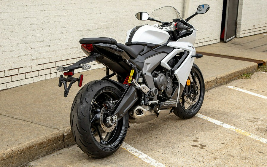 2025 Triumph Daytona 660 Snowdonia White/Sapphire Black