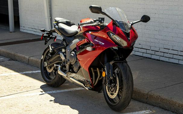 2025 Triumph Daytona 660 Carnival Red/Sapphire Black