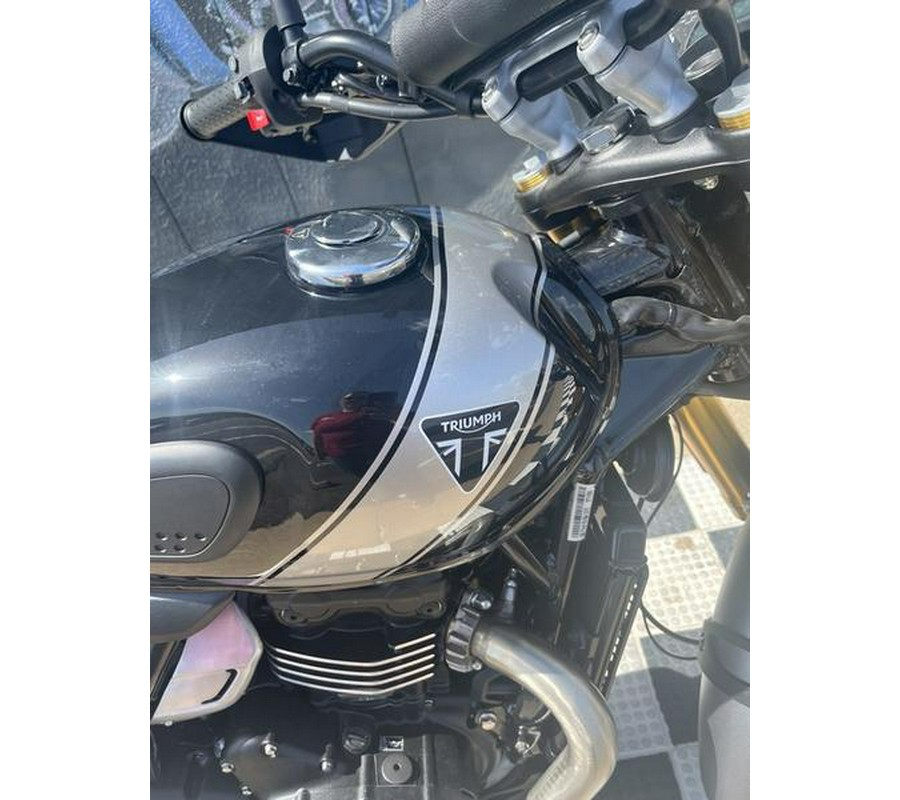 2025 Triumph Scrambler 400 X Phantom Black / Silver Ice