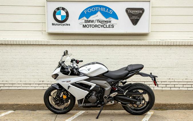 2025 Triumph Daytona 660 Snowdonia White/Sapphire Black