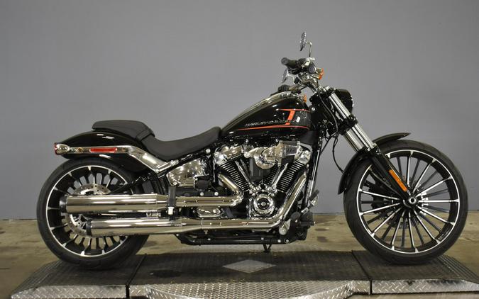2024 Harley-Davidson Breakout 117 Vivid Black