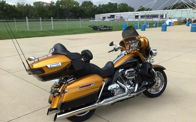 2015 FLHTKSE CVO™ Ultra Limited