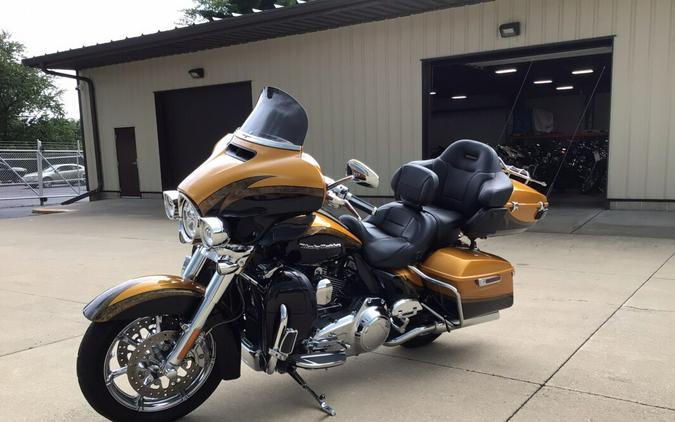 2015 FLHTKSE CVO™ Ultra Limited