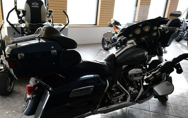 2010 Harley-Davidson® FLHTCU - Ultra Classic® Electra Glide