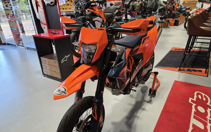 2026 KTM 690 SMC R