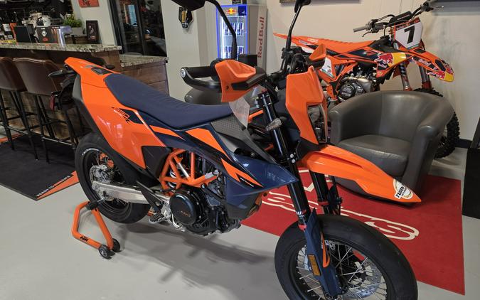 2026 KTM 690 SMC R