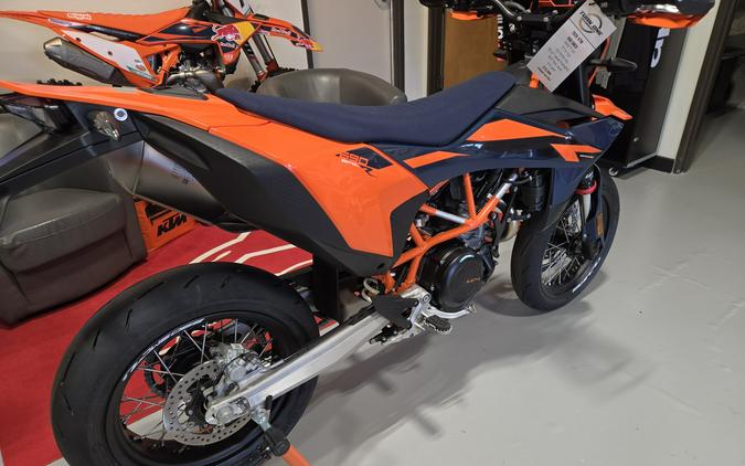 2026 KTM 690 SMC R