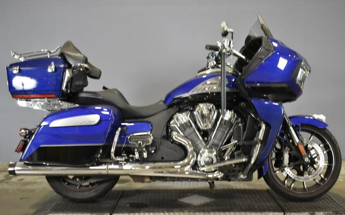 2022 Indian Motorcycle Challenger blue