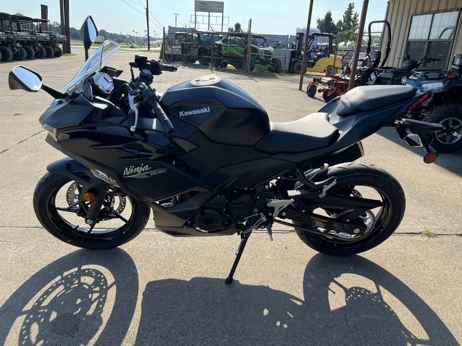 2026 Kawasaki Ninja® 500