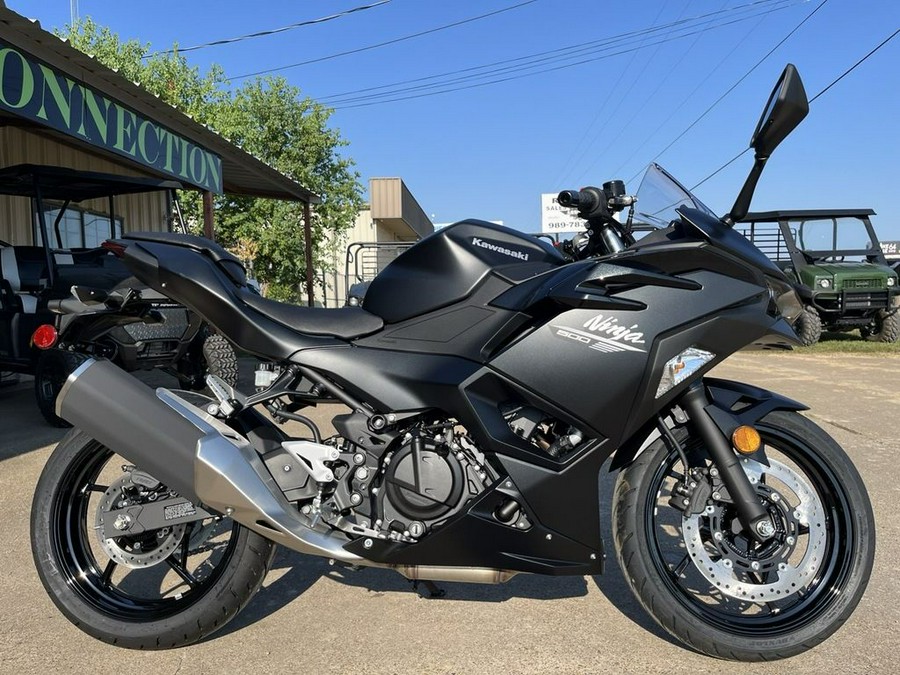 2026 Kawasaki Ninja® 500