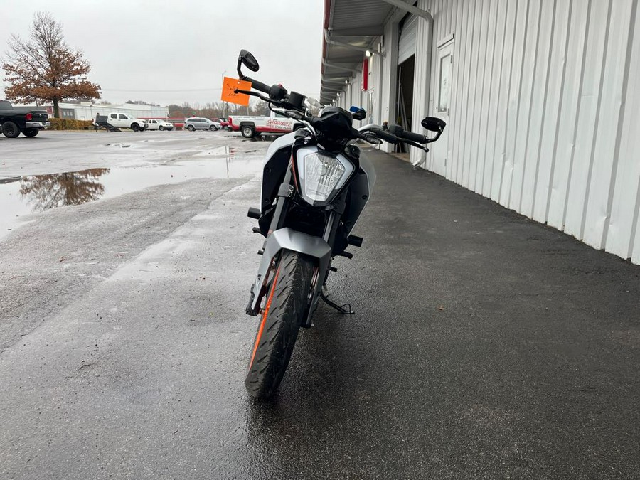 2023 KTM Duke 200