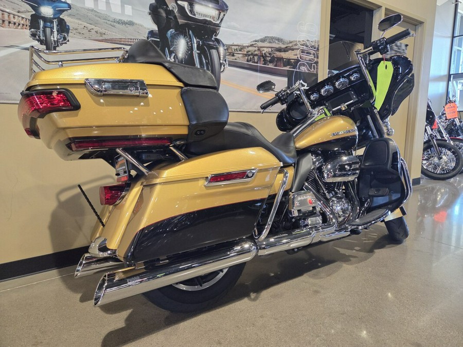 2017 Harley-Davidson® Ultra Limited BLKHGLD/BLK QTZ W/PINSTRIPE