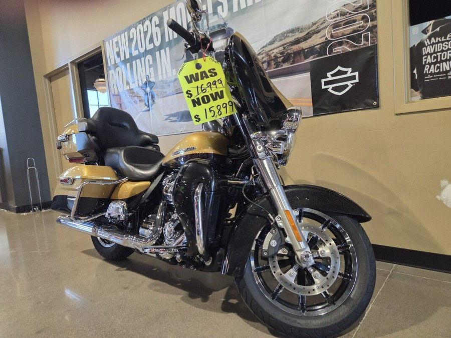 2017 Harley-Davidson® Ultra Limited BLKHGLD/BLK QTZ W/PINSTRIPE