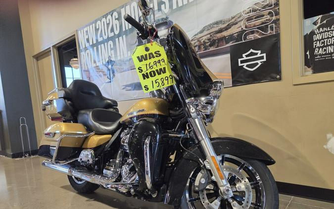 2017 Harley-Davidson® Ultra Limited BLKHGLD/BLK QTZ W/PINSTRIPE