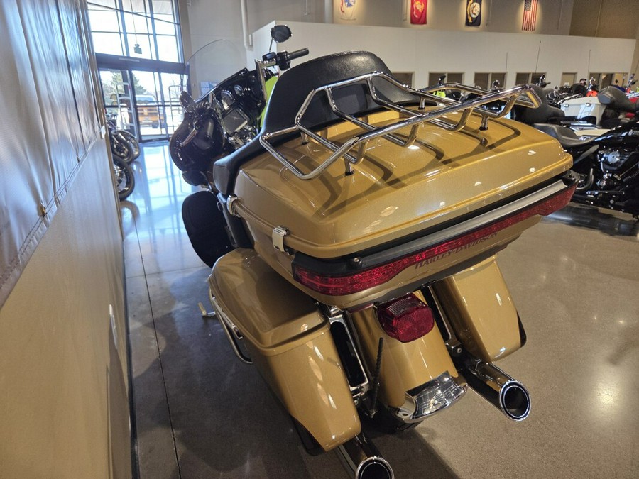 2017 Harley-Davidson® Ultra Limited BLKHGLD/BLK QTZ W/PINSTRIPE