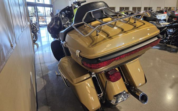 2017 Harley-Davidson® Ultra Limited BLKHGLD/BLK QTZ W/PINSTRIPE