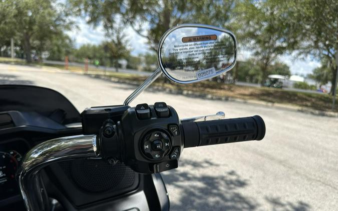 2026 Harley-Davidson® Road Glide® Vivid Black Chrome Trim