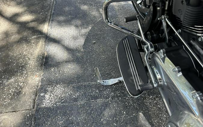2026 Harley-Davidson® Road Glide® Vivid Black Chrome Trim