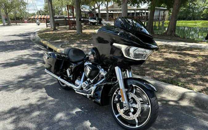 2026 Harley-Davidson® Road Glide® Vivid Black Chrome Trim
