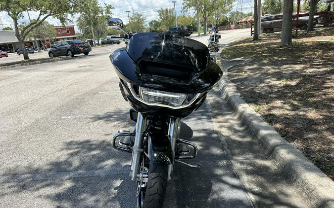 2026 Harley-Davidson® Road Glide® Vivid Black Chrome Trim