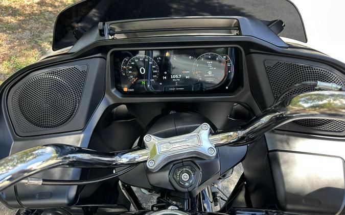 2026 Harley-Davidson® Road Glide® Vivid Black Chrome Trim