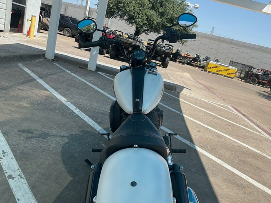 2024 Indian Chief Bobber ABS Ghost White Metallic Smoke