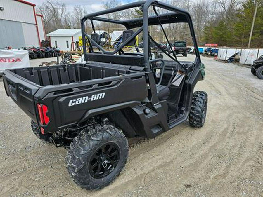 2024 Can-Am Defender DPS HD7