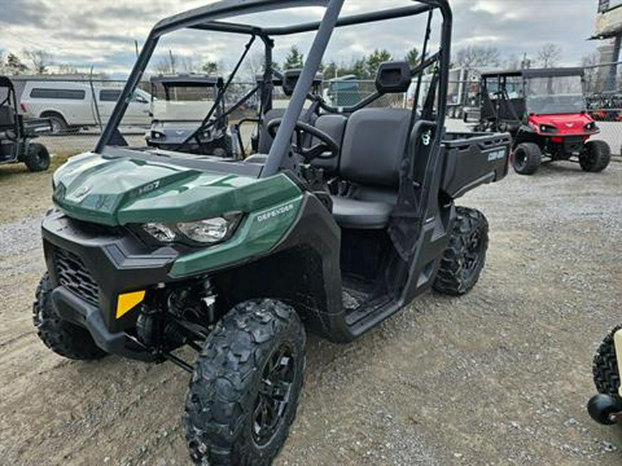 2024 Can-Am Defender DPS HD7