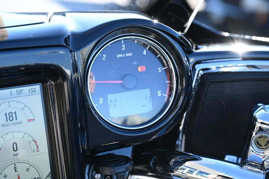 2024 Indian Motorcycle® Roadmaster® Limited Black Azure Crystal