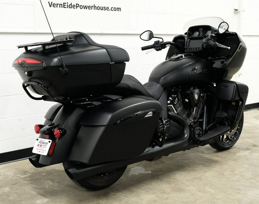 2024 Indian Motorcycle® Pursuit® Dark Horse® with PowerBand Audio Package Black Smoke