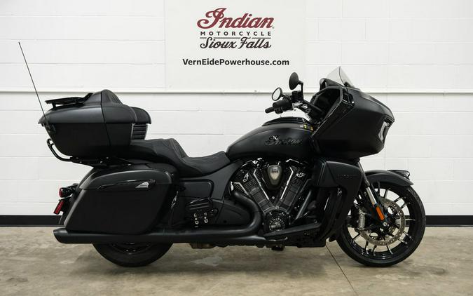 2024 Indian Motorcycle® Pursuit® Dark Horse® with PowerBand Audio Package Black Smoke