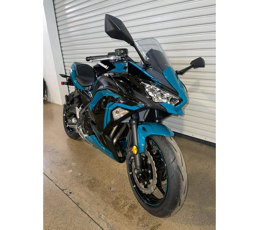 2021 Kawasaki Ninja® 650 ABS Metallic Spark Black/Pearl Nightshade Teal